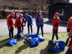 RAFTING NA JIZEŘE 10.4.2011, Sluncem zalité údolí řeky Jizery vynahradilo menší stav vody. Skvělá nálada a spousta zábavy na raftech, velmi příjemné přivítaní jara. - fotografie 14