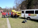 RAFTING NA JIZEŘE 10.4.2011, Sluncem zalité údolí řeky Jizery vynahradilo menší stav vody. Skvělá nálada a spousta zábavy na raftech, velmi příjemné přivítaní jara. - fotografie 16