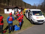 RAFTING NA JIZEŘE 10.4.2011, Sluncem zalité údolí řeky Jizery vynahradilo menší stav vody. Skvělá nálada a spousta zábavy na raftech, velmi příjemné přivítaní jara. - fotografie 22