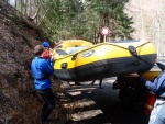 RAFTING NA JIZEŘE 10.4.2011, Sluncem zalité údolí řeky Jizery vynahradilo menší stav vody. Skvělá nálada a spousta zábavy na raftech, velmi příjemné přivítaní jara. - fotografie 25
