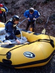 RAFTING NA JIZEŘE 10.4.2011, Sluncem zalité údolí řeky Jizery vynahradilo menší stav vody. Skvělá nálada a spousta zábavy na raftech, velmi příjemné přivítaní jara. - fotografie 32