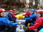 RAFTING NA JIZEŘE 10.4.2011, Sluncem zalité údolí řeky Jizery vynahradilo menší stav vody. Skvělá nálada a spousta zábavy na raftech, velmi příjemné přivítaní jara. - fotografie 34