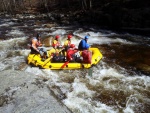 RAFTING NA JIZEŘE 10.4.2011, Sluncem zalité údolí řeky Jizery vynahradilo menší stav vody. Skvělá nálada a spousta zábavy na raftech, velmi příjemné přivítaní jara. - fotografie 41