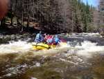 RAFTING NA JIZEŘE 10.4.2011, Sluncem zalité údolí řeky Jizery vynahradilo menší stav vody. Skvělá nálada a spousta zábavy na raftech, velmi příjemné přivítaní jara. - fotografie 42