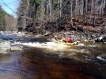 RAFTING NA JIZEŘE 10.4.2011, Sluncem zalité údolí řeky Jizery vynahradilo menší stav vody. Skvělá nálada a spousta zábavy na raftech, velmi příjemné přivítaní jara. - fotografie 44
