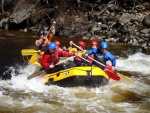 RAFTING NA JIZEŘE 10.4.2011, Sluncem zalité údolí řeky Jizery vynahradilo menší stav vody. Skvělá nálada a spousta zábavy na raftech, velmi příjemné přivítaní jara. - fotografie 48
