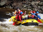 RAFTING NA JIZEŘE 10.4.2011, Sluncem zalité údolí řeky Jizery vynahradilo menší stav vody. Skvělá nálada a spousta zábavy na raftech, velmi příjemné přivítaní jara. - fotografie 49