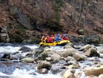 RAFTING NA JIZEŘE 10.4.2011, Sluncem zalité údolí řeky Jizery vynahradilo menší stav vody. Skvělá nálada a spousta zábavy na raftech, velmi příjemné přivítaní jara. - fotografie 52