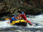 RAFTING NA JIZEŘE 10.4.2011, Sluncem zalité údolí řeky Jizery vynahradilo menší stav vody. Skvělá nálada a spousta zábavy na raftech, velmi příjemné přivítaní jara. - fotografie 56