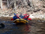 RAFTING NA JIZEŘE 10.4.2011, Sluncem zalité údolí řeky Jizery vynahradilo menší stav vody. Skvělá nálada a spousta zábavy na raftech, velmi příjemné přivítaní jara. - fotografie 62