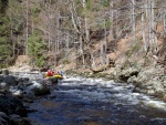 RAFTING NA JIZEŘE 10.4.2011, Sluncem zalité údolí řeky Jizery vynahradilo menší stav vody. Skvělá nálada a spousta zábavy na raftech, velmi příjemné přivítaní jara. - fotografie 64