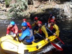 RAFTING NA JIZEŘE 10.4.2011, Sluncem zalité údolí řeky Jizery vynahradilo menší stav vody. Skvělá nálada a spousta zábavy na raftech, velmi příjemné přivítaní jara. - fotografie 67
