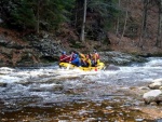 RAFTING NA JIZEŘE 10.4.2011, Sluncem zalité údolí řeky Jizery vynahradilo menší stav vody. Skvělá nálada a spousta zábavy na raftech, velmi příjemné přivítaní jara. - fotografie 70