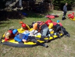 RAFTING NA JIZEŘE 10.4.2011, Sluncem zalité údolí řeky Jizery vynahradilo menší stav vody. Skvělá nálada a spousta zábavy na raftech, velmi příjemné přivítaní jara. - fotografie 72