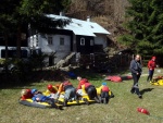 RAFTING NA JIZEŘE 10.4.2011, Sluncem zalité údolí řeky Jizery vynahradilo menší stav vody. Skvělá nálada a spousta zábavy na raftech, velmi příjemné přivítaní jara. - fotografie 73