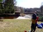 RAFTING NA JIZEŘE 10.4.2011, Sluncem zalité údolí řeky Jizery vynahradilo menší stav vody. Skvělá nálada a spousta zábavy na raftech, velmi příjemné přivítaní jara. - fotografie 74