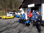 RAFTING NA JIZEŘE 16.4.2011, Na horách sníh a pod horami slunce. Nový sníh ještě nezačal tát a tak bylo vody málo. Přesto oblíbené válce máma a táta, stejně jako schody a žumpa byly parádně zábavné. - fotografie 6