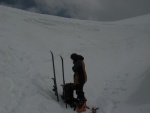 Skialpový ráj 2011 číslo 2, Nepříznivá předpověď na štěstí nevyšla a tak si všichni loučení se zimou skvěle užili. Čtyři dny plné náročného šlapání a ostrých sjezdů. Závěrečný odjezd na čerstvém prašanu byl zakončením vskutku st - fotografie 88