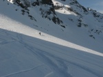 Skialpový ráj 2011 číslo 2, Nepříznivá předpověď na štěstí nevyšla a tak si všichni loučení se zimou skvěle užili. Čtyři dny plné náročného šlapání a ostrých sjezdů. Závěrečný odjezd na čerstvém prašanu byl zakončením vskutku st - fotografie 104