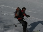 Skialpový ráj 2011 číslo 2, Nepříznivá předpověď na štěstí nevyšla a tak si všichni loučení se zimou skvěle užili. Čtyři dny plné náročného šlapání a ostrých sjezdů. Závěrečný odjezd na čerstvém prašanu byl zakončením vskutku st - fotografie 155