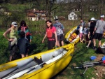 ODEMYKÁNÍ a SJEZD ÚPY, Rafty, kánoe, yukony kajaky.... prostě co plave, to všechno se zúčastnilo tradiční akce Odemykání Úpy. Pro někoho to byl první rafting pro jiné báječná zábava na kánoích. Slunce parádní a i voda byla - fotografie 16