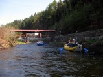 ODEMYK�N� a SJEZD �PY, Rafty, k�noe, yukony kajaky.... prost� co plave, to v�echno se z��astnilo tradi�n� akce Odemyk�n� �py. Pro n�koho to byl prvn� rafting pro jin� b�je�n� z�bava na k�no�ch. Slunce par�dn� a i voda byla  - fotografie 26