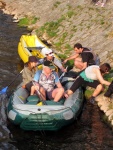 ODEMYK�N� a SJEZD �PY, Rafty, k�noe, yukony kajaky.... prost� co plave, to v�echno se z��astnilo tradi�n� akce Odemyk�n� �py. Pro n�koho to byl prvn� rafting pro jin� b�je�n� z�bava na k�no�ch. Slunce par�dn� a i voda byla  - fotografie 137