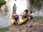 ODEMYK�N� a SJEZD �PY, Rafty, k�noe, yukony kajaky.... prost� co plave, to v�echno se z��astnilo tradi�n� akce Odemyk�n� �py. Pro n�koho to byl prvn� rafting pro jin� b�je�n� z�bava na k�no�ch. Slunce par�dn� a i voda byla  - fotografie 144