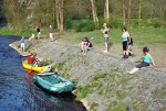 ODEMYK�N� a SJEZD �PY, Rafty, k�noe, yukony kajaky.... prost� co plave, to v�echno se z��astnilo tradi�n� akce Odemyk�n� �py. Pro n�koho to byl prvn� rafting pro jin� b�je�n� z�bava na k�no�ch. Slunce par�dn� a i voda byla  - fotografie 256