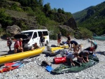 RAFTING EXPEDICE DO ALBÁNIE 2011, Daleká a exotická země nás opět přijala vlídně s překrásnou přírodou a dobrým počasím. Vodáckých zážitků bylo hojně, stejně jako gurmánských a cestovatelských. Příjemnou partu ještě vylepšila Danina k - fotografie 4