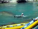RAFTING EXPEDICE DO ALBÁNIE 2011, Daleká a exotická země nás opět přijala vlídně s překrásnou přírodou a dobrým počasím. Vodáckých zážitků bylo hojně, stejně jako gurmánských a cestovatelských. Příjemnou partu ještě vylepšila Danina k - fotografie 39