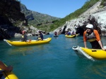 RAFTING EXPEDICE DO ALBÁNIE 2011, Daleká a exotická země nás opět přijala vlídně s překrásnou přírodou a dobrým počasím. Vodáckých zážitků bylo hojně, stejně jako gurmánských a cestovatelských. Příjemnou partu ještě vylepšila Danina k - fotografie 75
