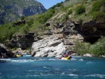 RAFTING EXPEDICE DO ALBÁNIE 2011, Daleká a exotická země nás opět přijala vlídně s překrásnou přírodou a dobrým počasím. Vodáckých zážitků bylo hojně, stejně jako gurmánských a cestovatelských. Příjemnou partu ještě vylepšila Danina k - fotografie 76