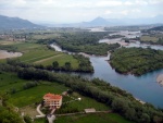RAFTING EXPEDICE DO ALBÁNIE 2011, Daleká a exotická země nás opět přijala vlídně s překrásnou přírodou a dobrým počasím. Vodáckých zážitků bylo hojně, stejně jako gurmánských a cestovatelských. Příjemnou partu ještě vylepšila Danina k - fotografie 109
