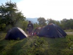 RAFTING EXPEDICE DO ALBÁNIE 2011, Daleká a exotická země nás opět přijala vlídně s překrásnou přírodou a dobrým počasím. Vodáckých zážitků bylo hojně, stejně jako gurmánských a cestovatelských. Příjemnou partu ještě vylepšila Danina k - fotografie 217