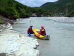 RAFTING EXPEDICE DO ALBÁNIE 2011, Daleká a exotická země nás opět přijala vlídně s překrásnou přírodou a dobrým počasím. Vodáckých zážitků bylo hojně, stejně jako gurmánských a cestovatelských. Příjemnou partu ještě vylepšila Danina k - fotografie 237