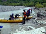 RAFTING EXPEDICE DO ALBÁNIE 2011, Daleká a exotická země nás opět přijala vlídně s překrásnou přírodou a dobrým počasím. Vodáckých zážitků bylo hojně, stejně jako gurmánských a cestovatelských. Příjemnou partu ještě vylepšila Danina k - fotografie 238