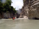RAFTING EXPEDICE DO ALBÁNIE 2011, Daleká a exotická země nás opět přijala vlídně s překrásnou přírodou a dobrým počasím. Vodáckých zážitků bylo hojně, stejně jako gurmánských a cestovatelských. Příjemnou partu ještě vylepšila Danina k - fotografie 248