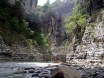 RAFTING EXPEDICE DO ALBÁNIE 2011, Daleká a exotická země nás opět přijala vlídně s překrásnou přírodou a dobrým počasím. Vodáckých zážitků bylo hojně, stejně jako gurmánských a cestovatelských. Příjemnou partu ještě vylepšila Danina k - fotografie 260