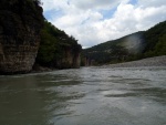 RAFTING EXPEDICE DO ALBÁNIE 2011, Daleká a exotická země nás opět přijala vlídně s překrásnou přírodou a dobrým počasím. Vodáckých zážitků bylo hojně, stejně jako gurmánských a cestovatelských. Příjemnou partu ještě vylepšila Danina k - fotografie 275