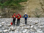 RAFTING EXPEDICE DO ALBÁNIE 2011, Daleká a exotická země nás opět přijala vlídně s překrásnou přírodou a dobrým počasím. Vodáckých zážitků bylo hojně, stejně jako gurmánských a cestovatelských. Příjemnou partu ještě vylepšila Danina k - fotografie 298