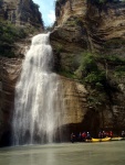 RAFTING EXPEDICE DO ALBÁNIE 2011, Daleká a exotická země nás opět přijala vlídně s překrásnou přírodou a dobrým počasím. Vodáckých zážitků bylo hojně, stejně jako gurmánských a cestovatelských. Příjemnou partu ještě vylepšila Danina k - fotografie 323