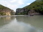 RAFTING EXPEDICE DO ALBÁNIE 2011, Daleká a exotická země nás opět přijala vlídně s překrásnou přírodou a dobrým počasím. Vodáckých zážitků bylo hojně, stejně jako gurmánských a cestovatelských. Příjemnou partu ještě vylepšila Danina k - fotografie 352