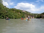 RAFTING EXPEDICE DO ALBÁNIE 2011, Daleká a exotická země nás opět přijala vlídně s překrásnou přírodou a dobrým počasím. Vodáckých zážitků bylo hojně, stejně jako gurmánských a cestovatelských. Příjemnou partu ještě vylepšila Danina k - fotografie 357