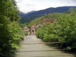 RAFTING EXPEDICE DO ALBÁNIE 2011, Daleká a exotická země nás opět přijala vlídně s překrásnou přírodou a dobrým počasím. Vodáckých zážitků bylo hojně, stejně jako gurmánských a cestovatelských. Příjemnou partu ještě vylepšila Danina k - fotografie 393