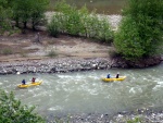 RAFTING EXPEDICE DO ALBÁNIE 2011, Daleká a exotická země nás opět přijala vlídně s překrásnou přírodou a dobrým počasím. Vodáckých zážitků bylo hojně, stejně jako gurmánských a cestovatelských. Příjemnou partu ještě vylepšila Danina k - fotografie 399