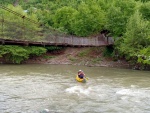 RAFTING EXPEDICE DO ALBÁNIE 2011, Daleká a exotická země nás opět přijala vlídně s překrásnou přírodou a dobrým počasím. Vodáckých zážitků bylo hojně, stejně jako gurmánských a cestovatelských. Příjemnou partu ještě vylepšila Danina k - fotografie 413