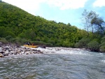 RAFTING EXPEDICE DO ALBÁNIE 2011, Daleká a exotická země nás opět přijala vlídně s překrásnou přírodou a dobrým počasím. Vodáckých zážitků bylo hojně, stejně jako gurmánských a cestovatelských. Příjemnou partu ještě vylepšila Danina k - fotografie 473