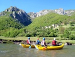 RAFTING EXPEDICE DO ALBÁNIE 2011, Daleká a exotická země nás opět přijala vlídně s překrásnou přírodou a dobrým počasím. Vodáckých zážitků bylo hojně, stejně jako gurmánských a cestovatelských. Příjemnou partu ještě vylepšila Danina k - fotografie 487