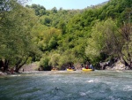 RAFTING EXPEDICE DO ALBÁNIE 2011, Daleká a exotická země nás opět přijala vlídně s překrásnou přírodou a dobrým počasím. Vodáckých zážitků bylo hojně, stejně jako gurmánských a cestovatelských. Příjemnou partu ještě vylepšila Danina k - fotografie 538